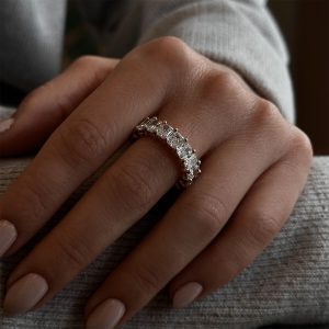 JB JEWELERS: Radiant-Cut Diamond Eternity Ring - 0.5 RI1830.5.36.01