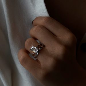 JB: טבעת אירוסין יהלום בחיתוך אמרלד - 2.3 קראט RI0123.1.22.01