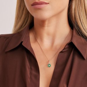 Diamond Necklaces: Emerald Flower Pendant PE6023.5.12.08