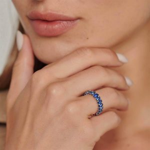 תכשיטים בשיבוץ ספירים כחולים: טבעת איטרניטי ספירים בחיתוך אובל RI1206.1.32.28